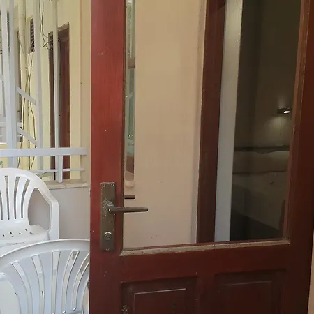 فندق Midi *